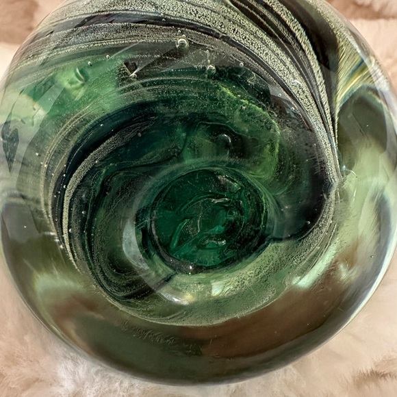Vintage Kerry Irish Art Glass Paperweight Emerald Green Swirls from Ireland - Picture 6 of 7